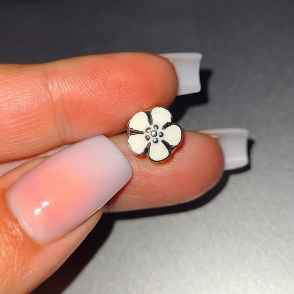 Flower Garden Charm - Picture 4 of 5